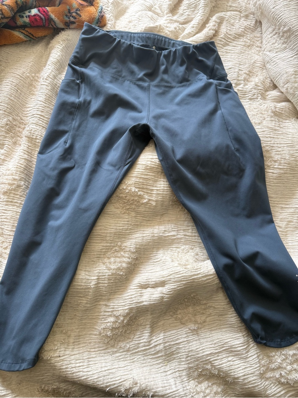 Womenās Apana Elastic Waist Performance Capris - Slate Blue